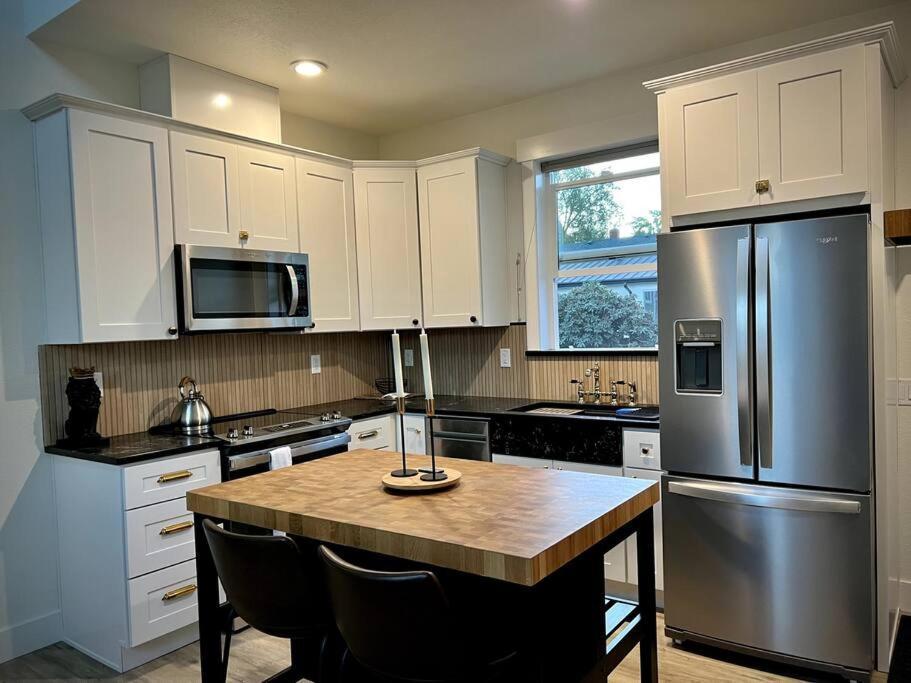 Brand New Custom Built Cottage In Downtown W/Pool! Salem Esterno foto