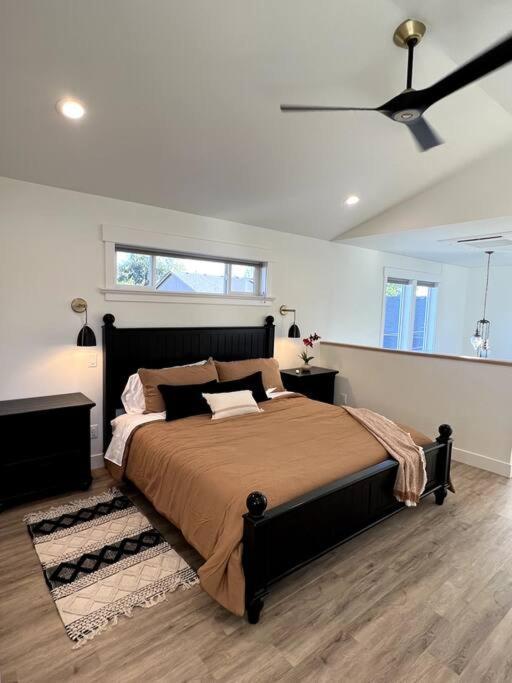 Brand New Custom Built Cottage In Downtown W/Pool! Salem Esterno foto