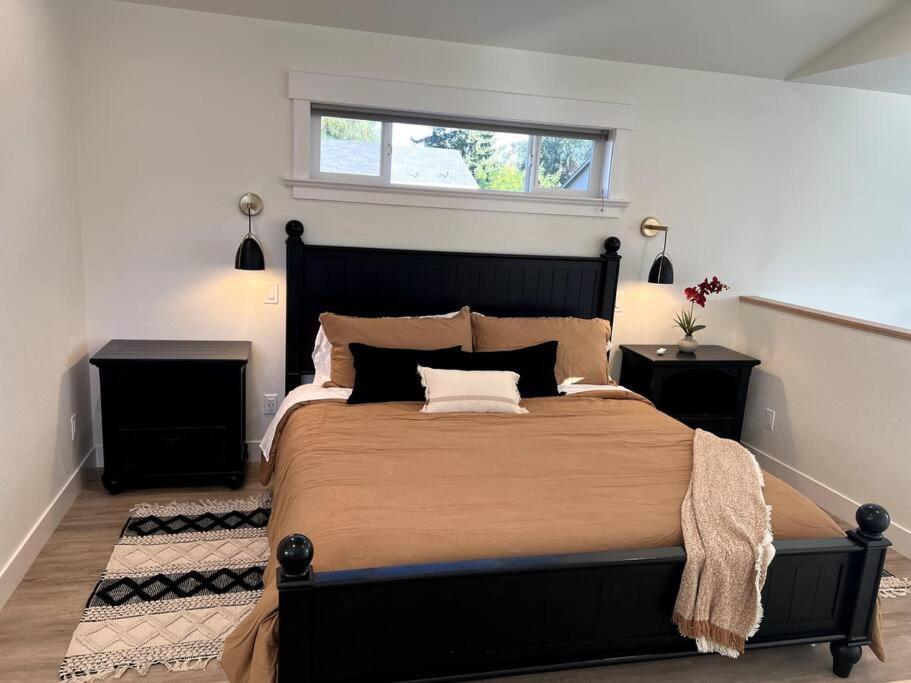 Brand New Custom Built Cottage In Downtown W/Pool! Salem Esterno foto