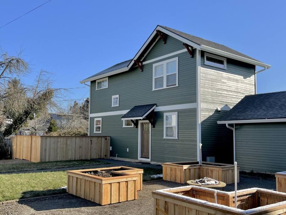 Brand New Custom Built Cottage In Downtown W/Pool! Salem Esterno foto