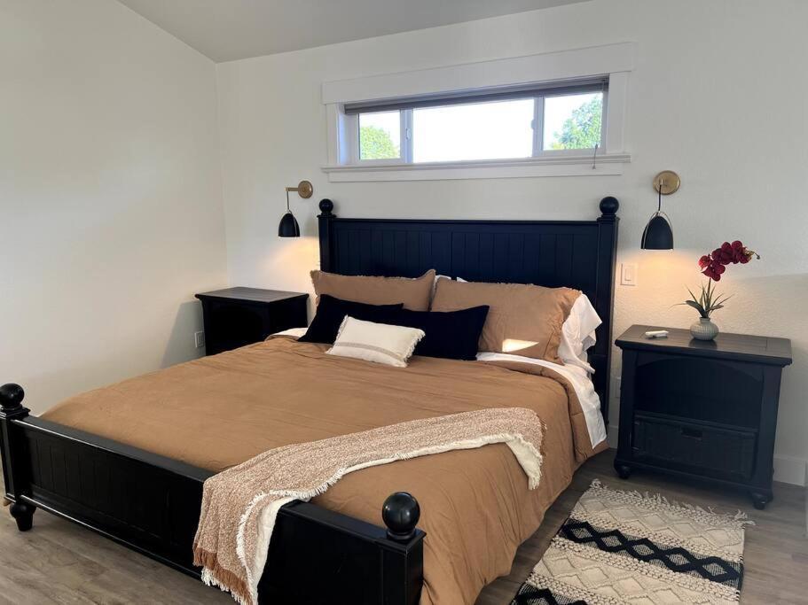 Brand New Custom Built Cottage In Downtown W/Pool! Salem Esterno foto